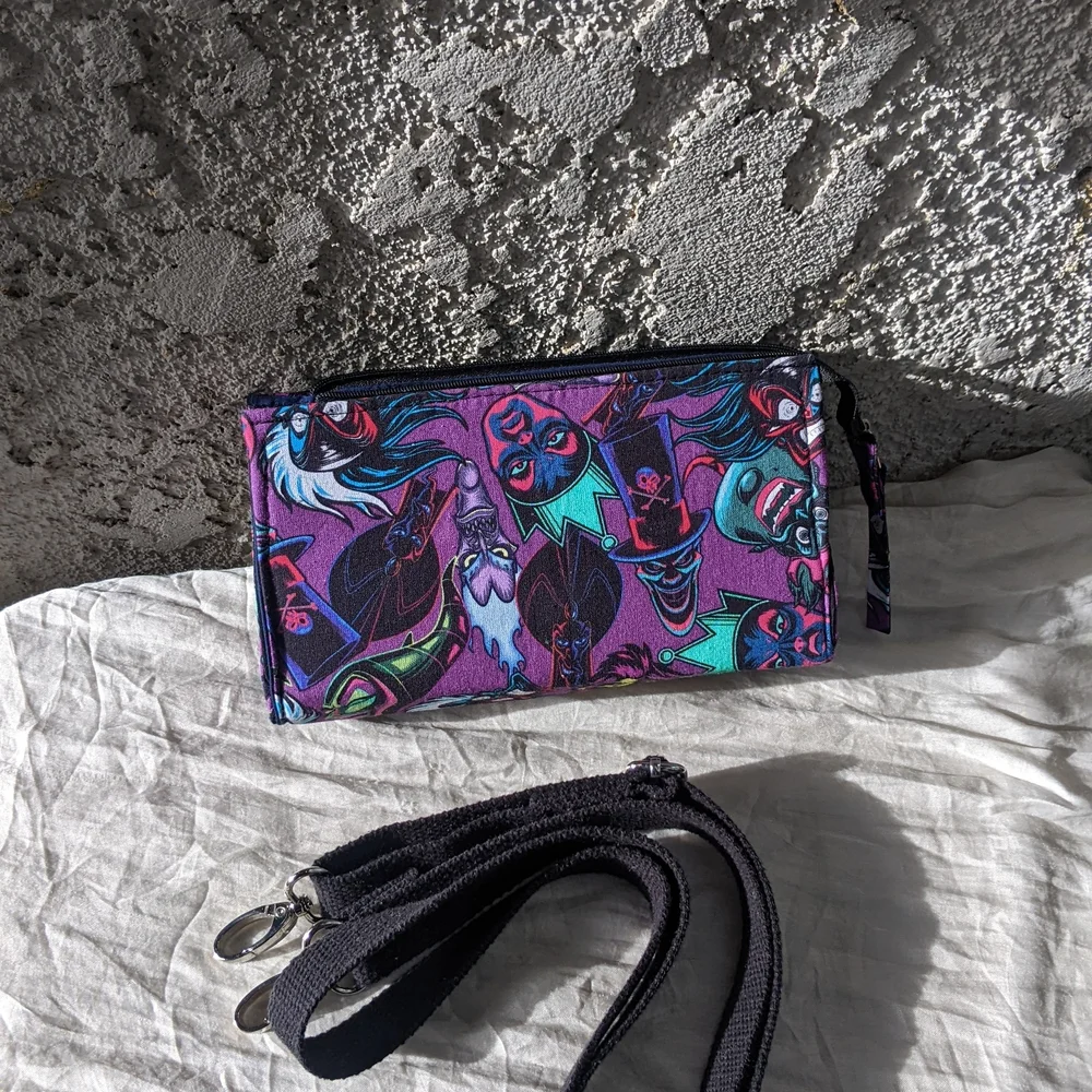 Disney Villians Crossbody Bag - Picture 7 of 7